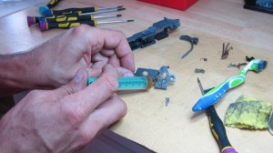 18 mazání spoušťového mechanizmu.jpg